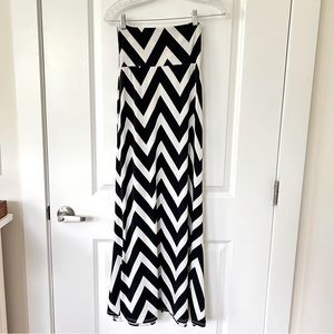 Long Maxi Chevron Skirt Black and White Stripe Size Small